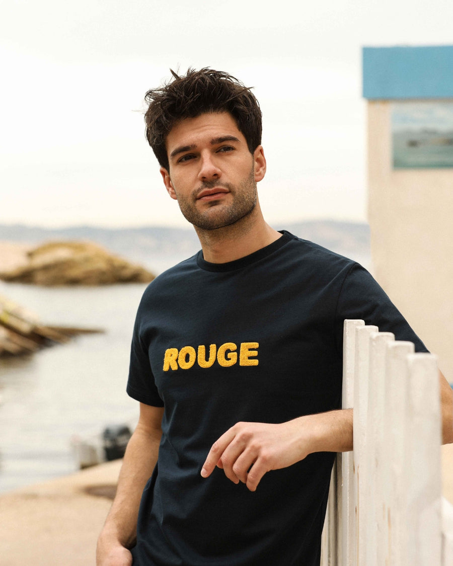 T-shirt bleu foncé avec logo jaune 