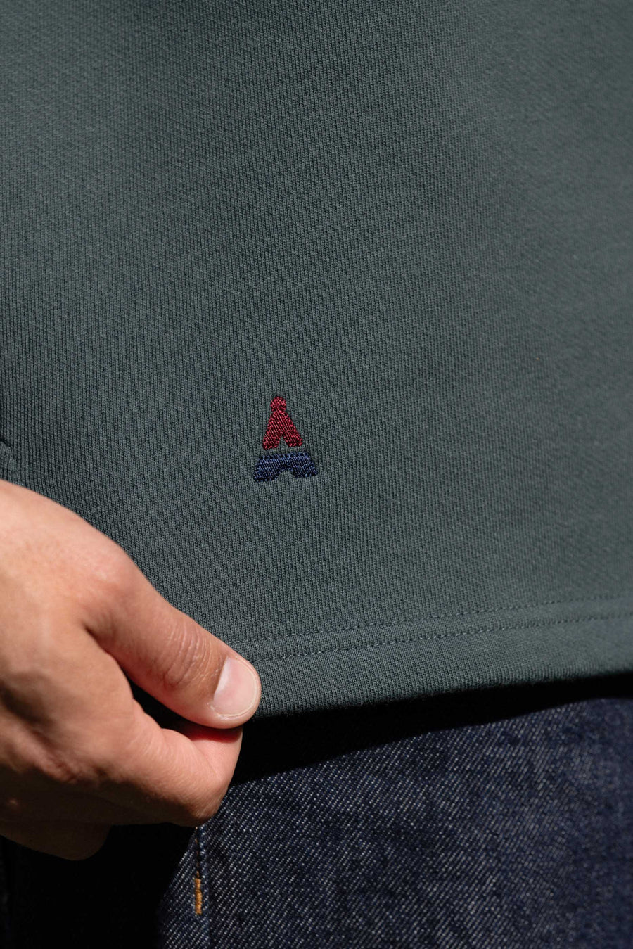 sweat_homme_balles_neuves_tennis_vert_detail_broderie_coton_bio