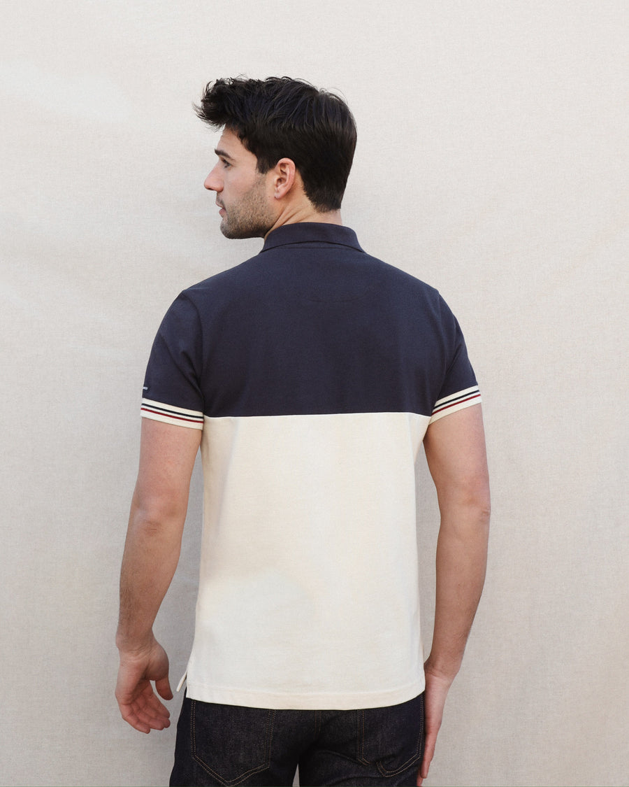 homme de dos avec un polo