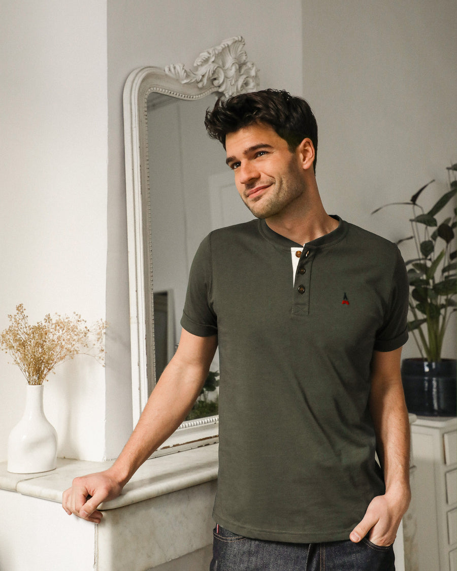 T-shirt col Henley Clovis en coton bio vert kaki - Maison FT T-shirt col Henley Clovis en coton bio vert kaki - Maison FT